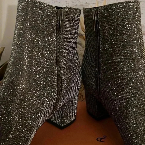 UNISA SIZE 7.5M BOOTS NIB - Picture 3 of 9